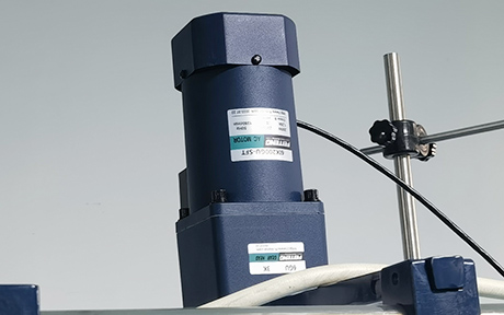 100L Jacketed Glass Reactor detail - Stable and reliable low-speed booster motor, electronic stepless speed regulation.