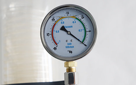 New 50L Rotary Evaporator detail - Oil vacuum meter, anti-vibration during operation.