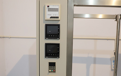 Wiped Film Molecular Distillation Equipment For CBD Oil detail - Controller - Omron brand temperature controller. Vacumm display with Torr, mBar, Pa unit. Speed setting and display.